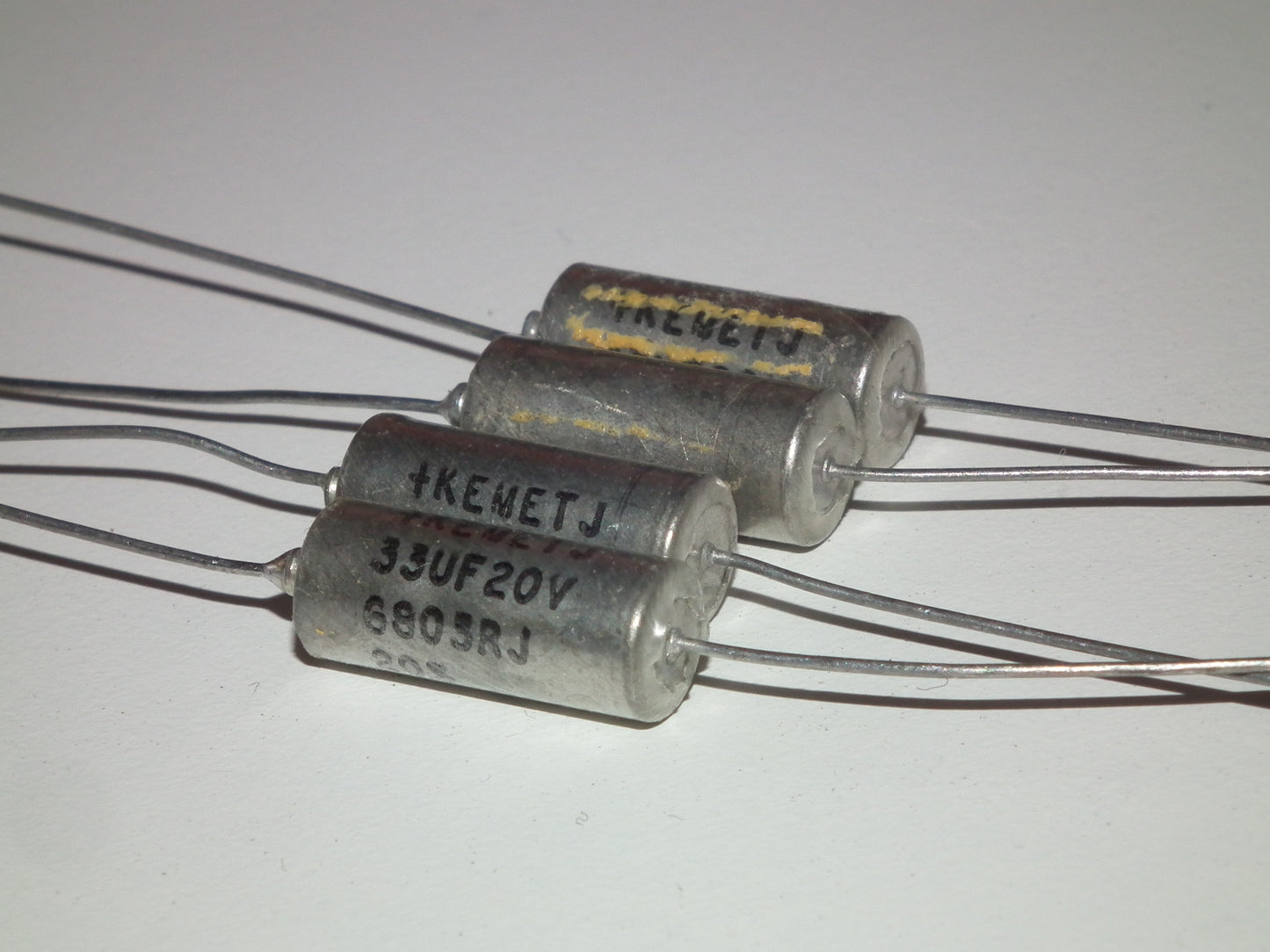 Four vintage silver tantalum KEMET capacitors 33uF/20V NOS (4 pcs) 33mfd