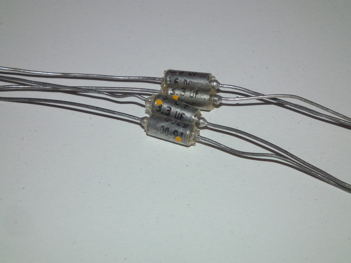 Four vintage silver tantalum KEMET capacitors 3u3 15V NOS (4 pcs) 3.3mfd