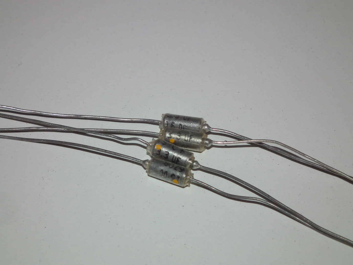 Four vintage silver tantalum KEMET capacitors 3u3 15V NOS (4 pcs) 3.3mfd