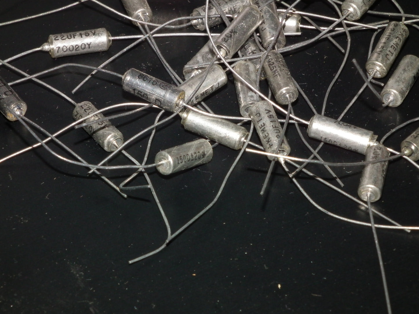 Four vintage silver tantalum KEMET capacitors 22uF/15V (4 pcs)