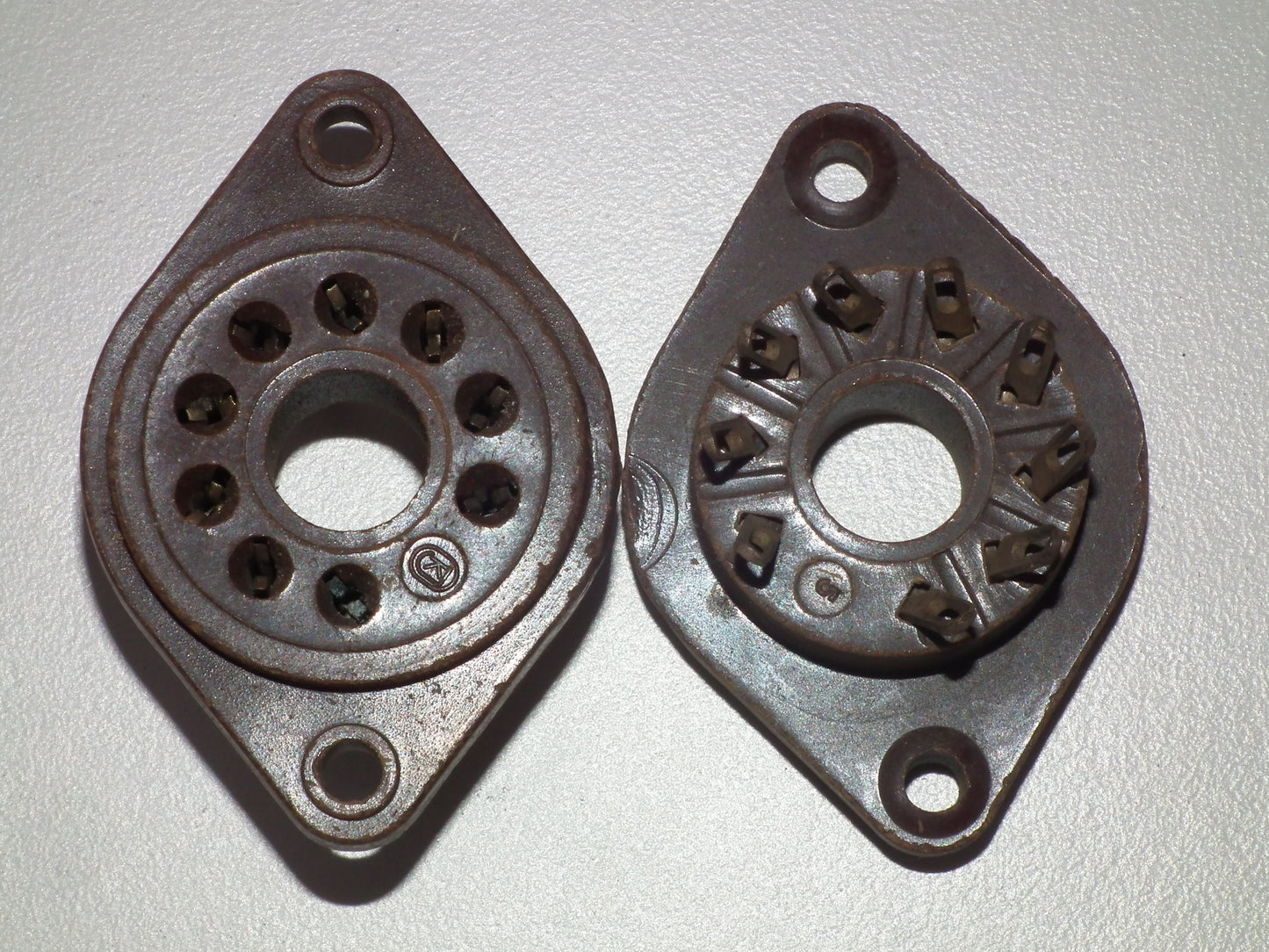 TWO VINTAGE NOS MAGNOVAL Vacuum Tube BAKELITE Sockets Valve Base PL519 40KG6