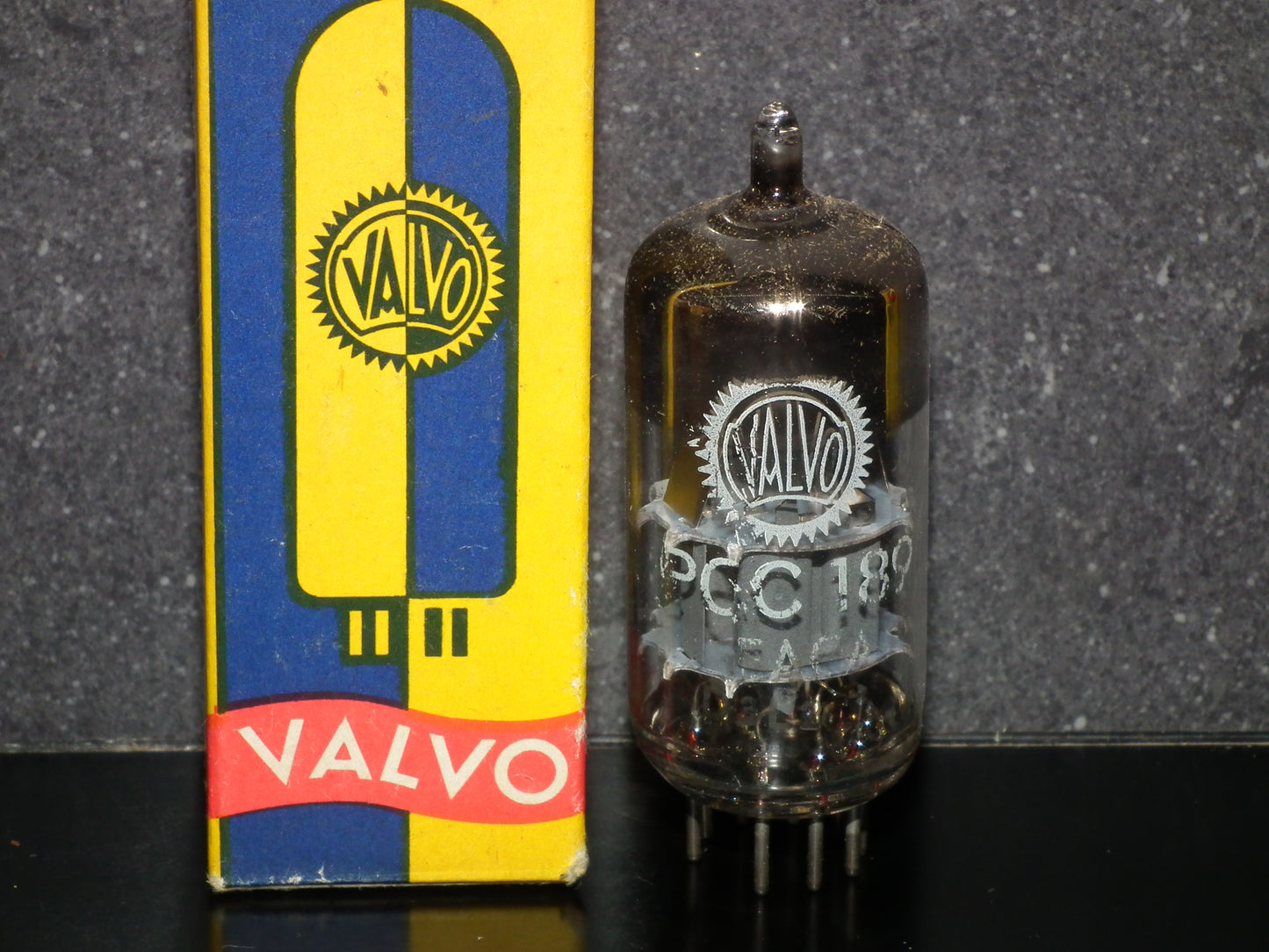 PCC189 7ES8 Valvo NOS NIB Audio Compressor