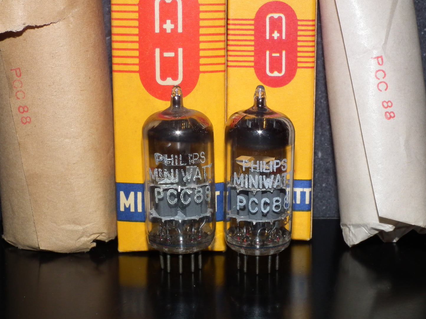 PCC88 Philips 7DJ8 Platinum Matched Pair Dual Stage Getter Gray Shield 1963