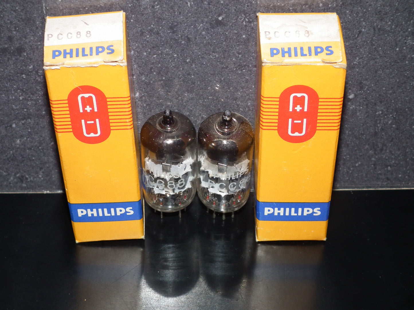 PCC88 Philips 7DJ8 Platinum Matched Pair NOS NIB RARE Made in 60s Heerlen