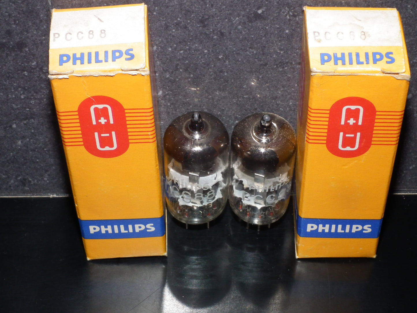 PCC88 Philips 7DJ8 Platinum Matched Pair NOS NIB RARE Made in 60s Heerlen