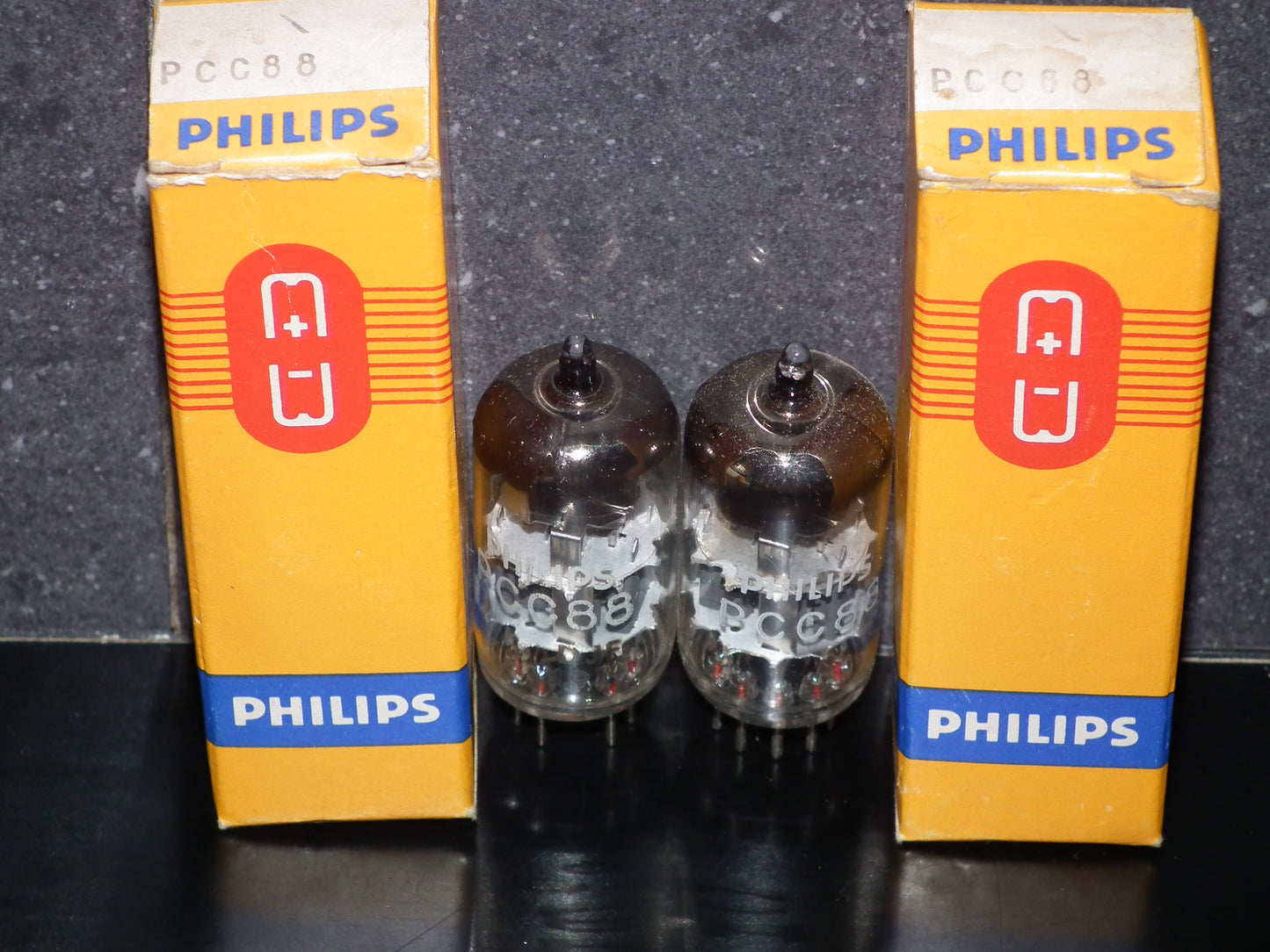 PCC88 Philips 7DJ8 Platinum Matched Pair NOS NIB RARE Made in 60s Heerlen