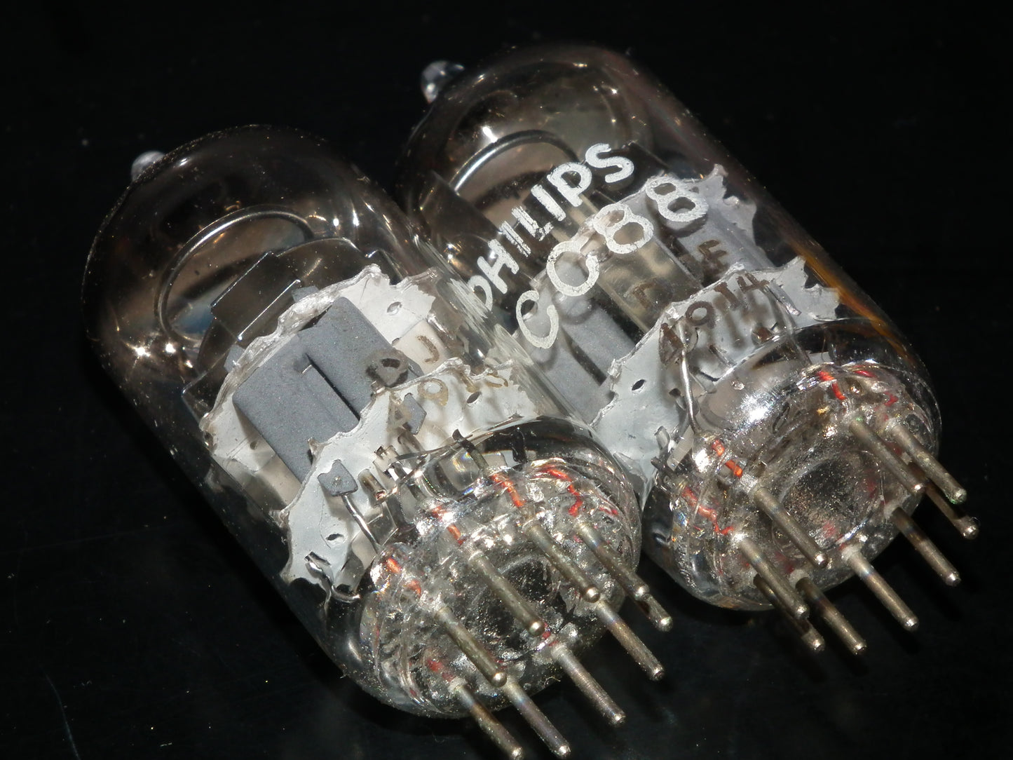 PCC88 Philips 7DJ8 Platinum Matched Pair NOS NIB RARE Made in 60s Heerlen