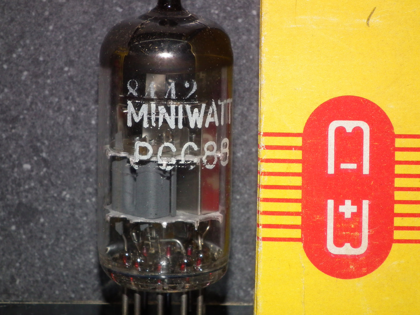 PCC88 Philips 7DJ8 NOS NIB Dual Stage Getter Silver Shield Heerlen