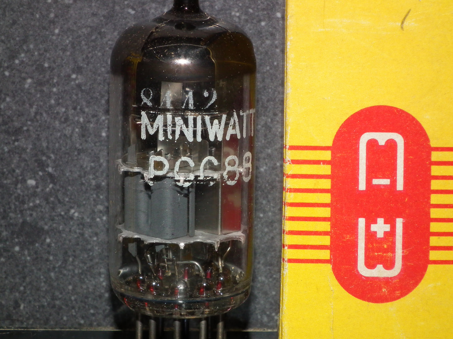 PCC88 Philips 7DJ8 NOS NIB Dual Stage Getter Silver Shield Heerlen