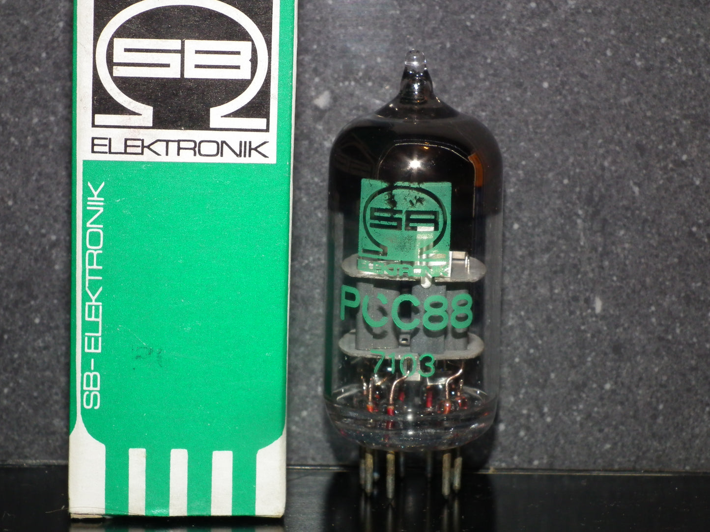 ECC88 PCC88 6DJ8 SB Elektronik Germany NOS NIB Green Logo USSR Made