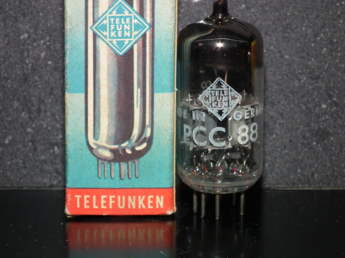 PCC88 Telefunken 7DJ8 NOS NIB Balanced Siemens Halske