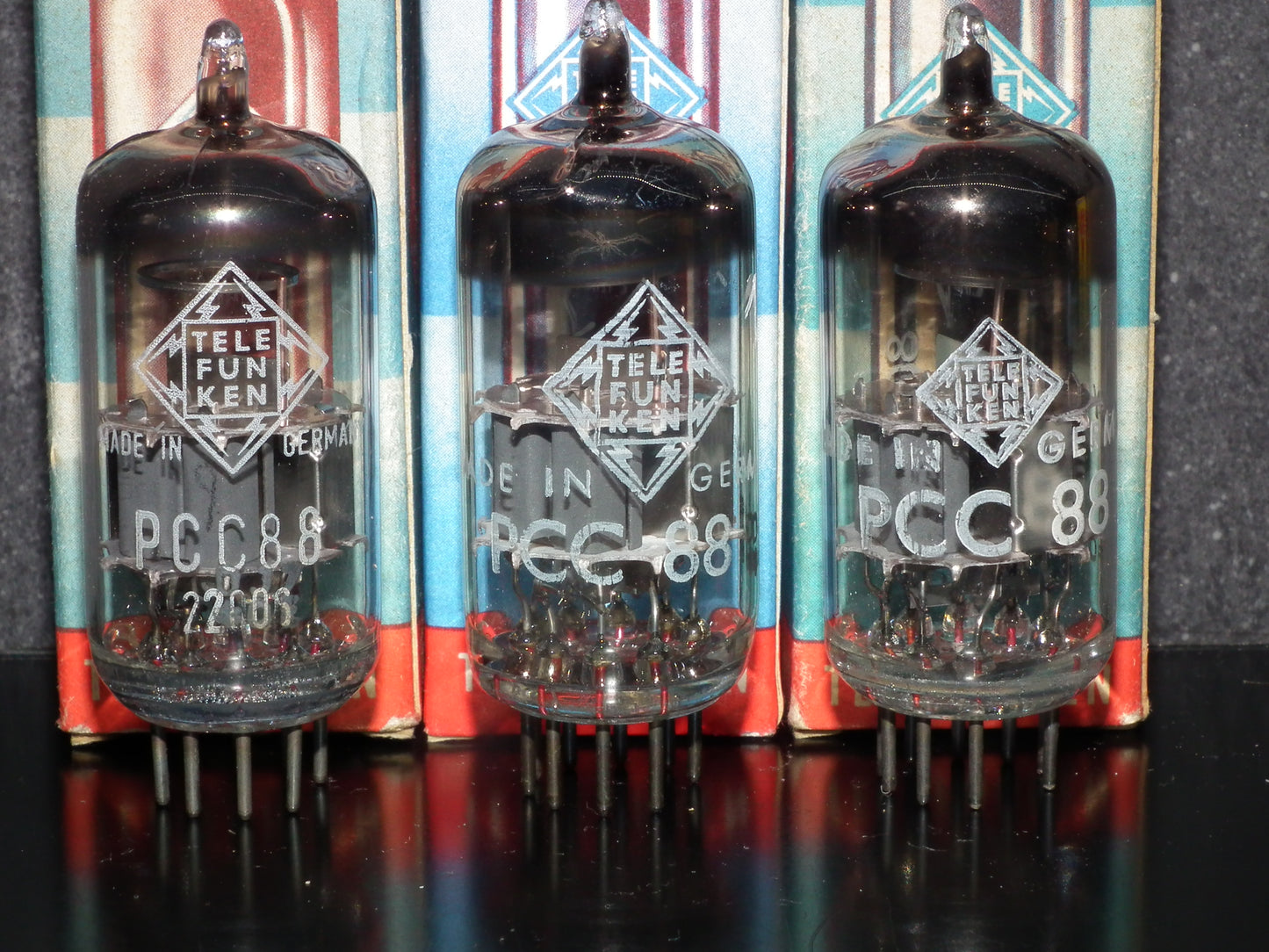 PCC88 Telefunken 7DJ8 NOS NIB balanced sections, low noise, Siemens Munich