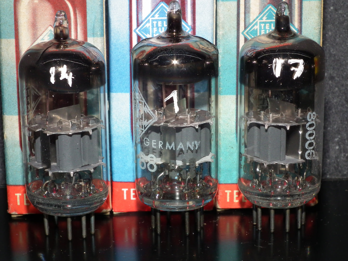 PCC88 Telefunken 7DJ8 NOS NIB balanced sections, low noise, Siemens Munich