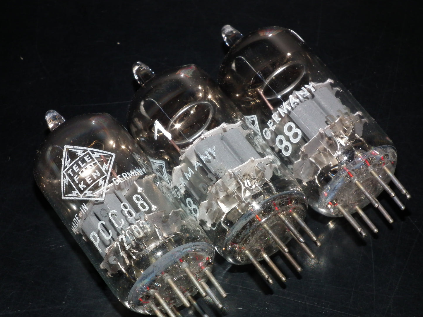 PCC88 Telefunken 7DJ8 NOS NIB balanced sections, low noise, Siemens Munich