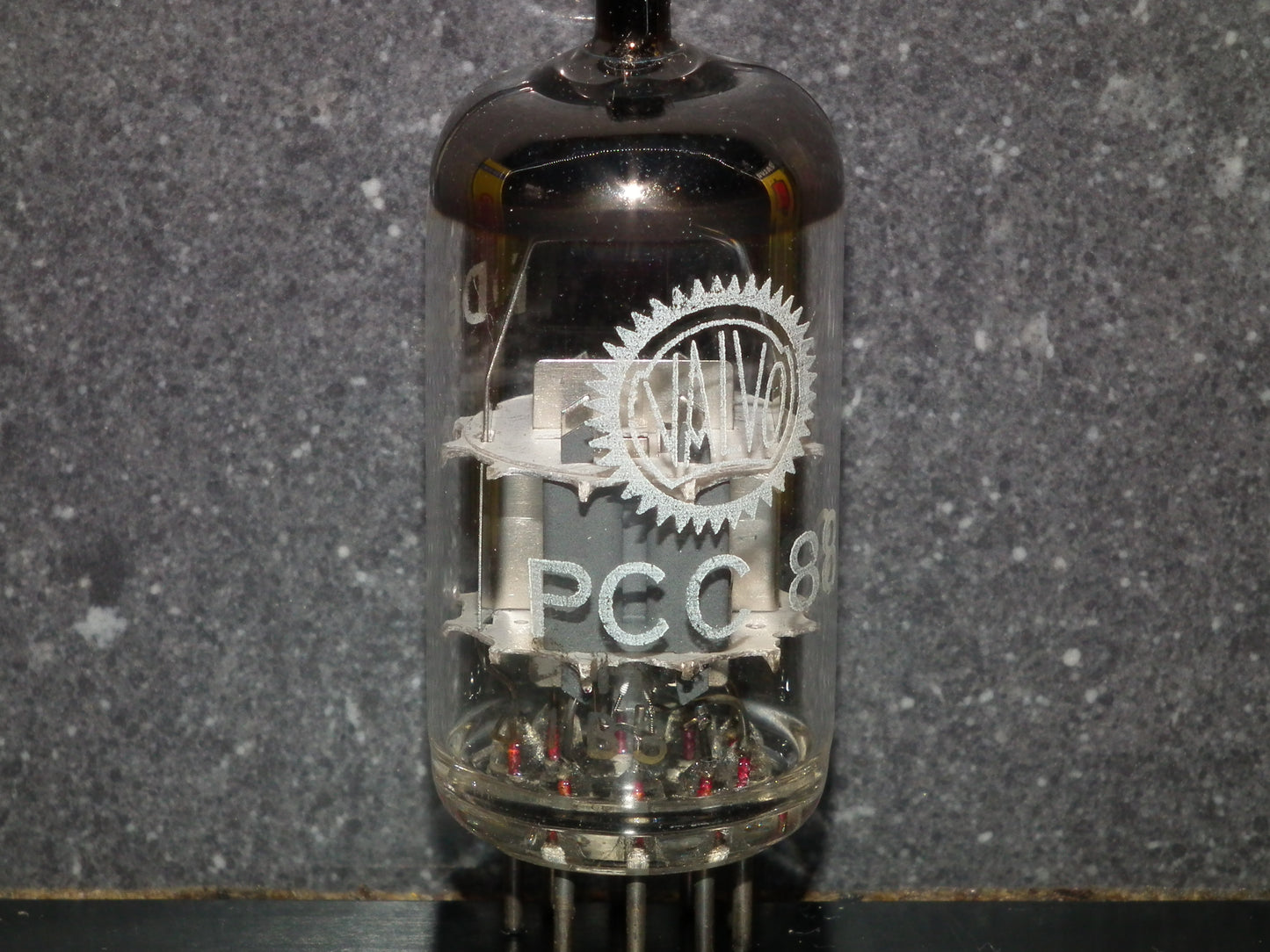 PCC88 Valvo 7DJ8 NOS NIB Green Dimpled Disc Getter