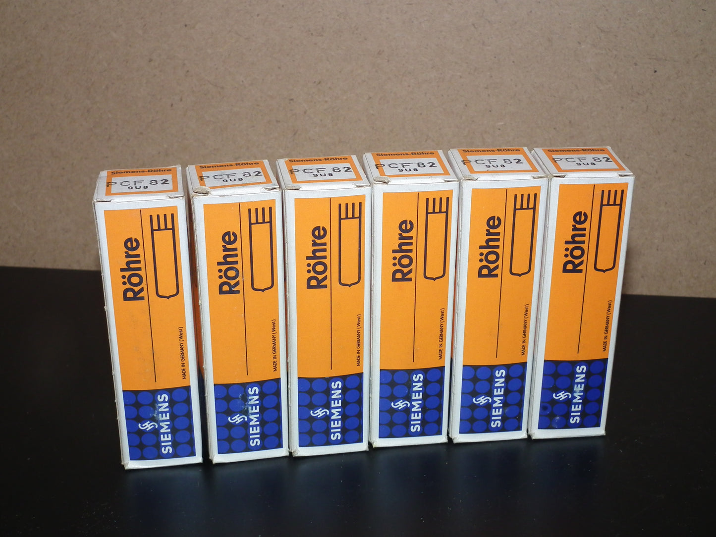 PCF82 Siemens tube NOS NIB 9U8 9U8A 9EA8
