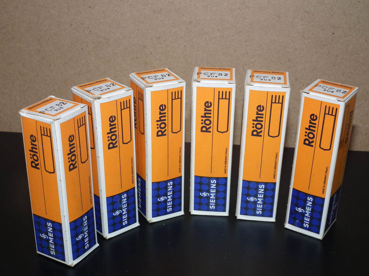 PCF82 Siemens tube NOS NIB 9U8 9U8A 9EA8