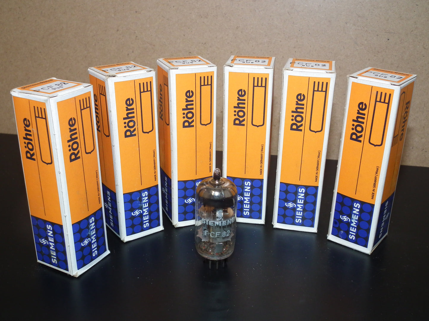 PCF82 Siemens tube NOS NIB 9U8 9U8A 9EA8