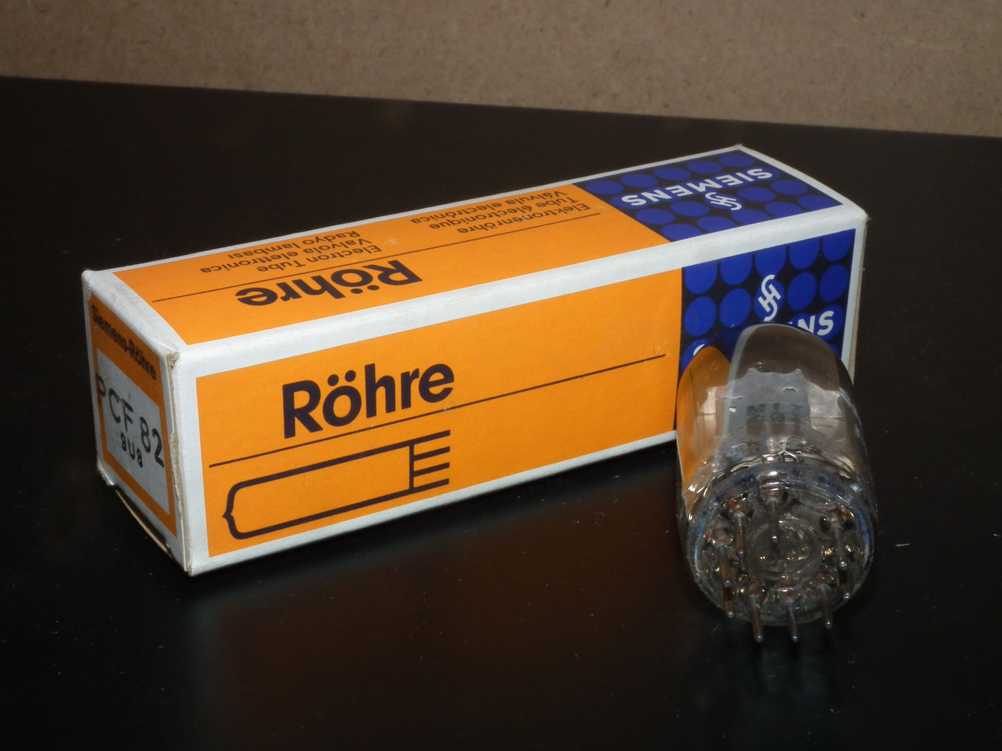 PCF82 Siemens tube NOS NIB 9U8 9U8A 9EA8