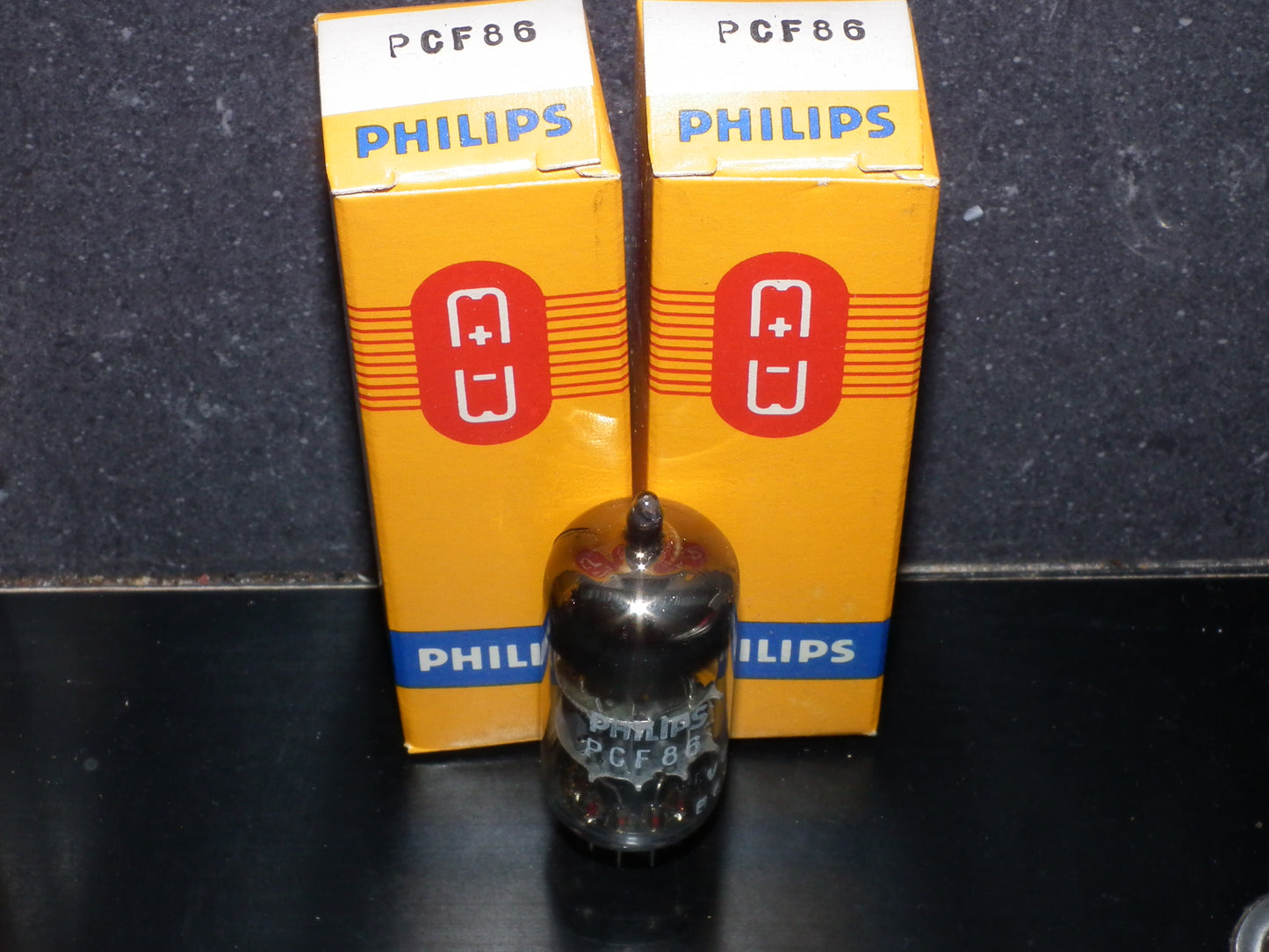 PCF86 Philips 8HG8 NOS NIB
