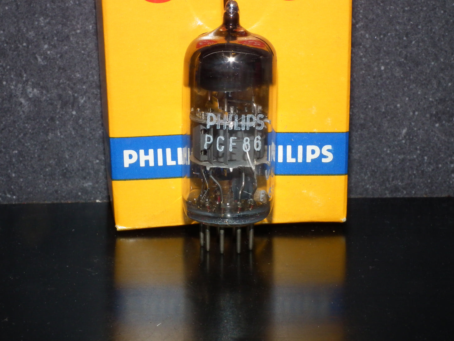 PCF86 Philips 8HG8 NOS NIB