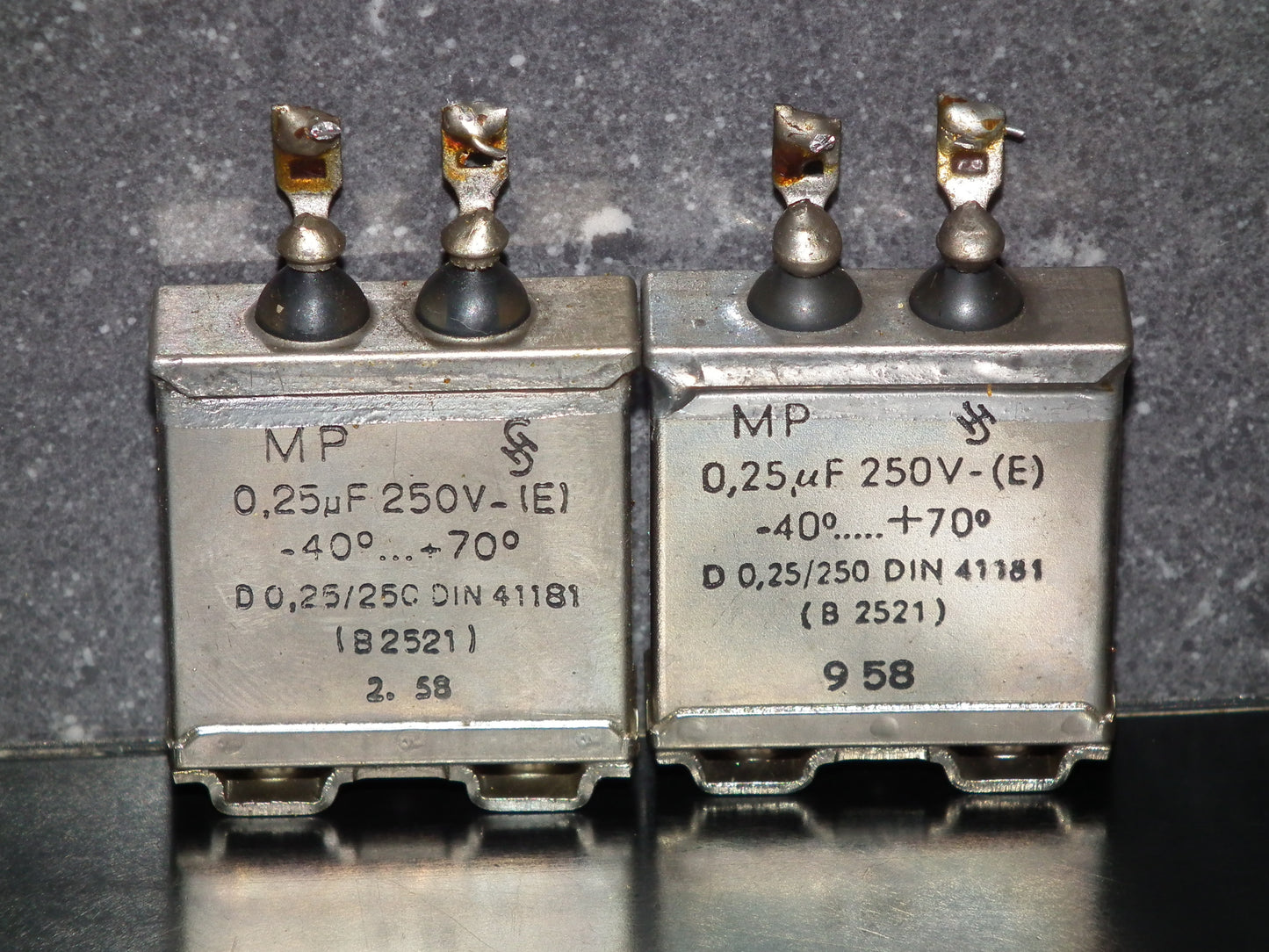 Siemens Klangfilm PIO capacitors 0.25uF 250V glass end seal two pcs (2)