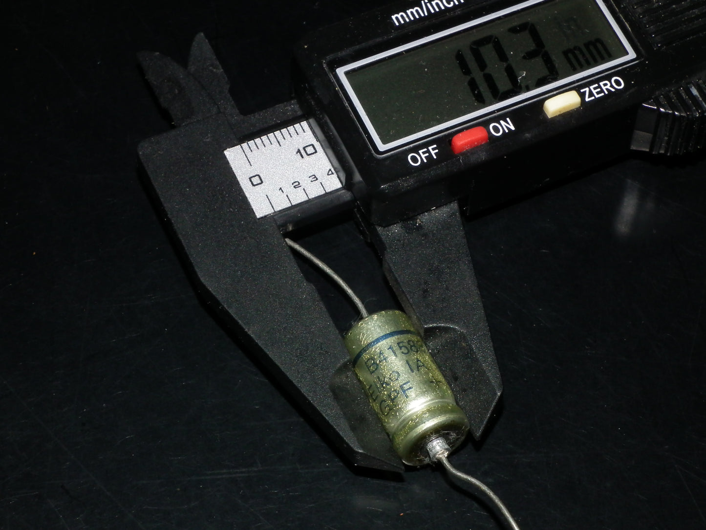 Two NOS vintage Siemens GPF Elko capacitors 100uF 16V Klangfilm audio 70s