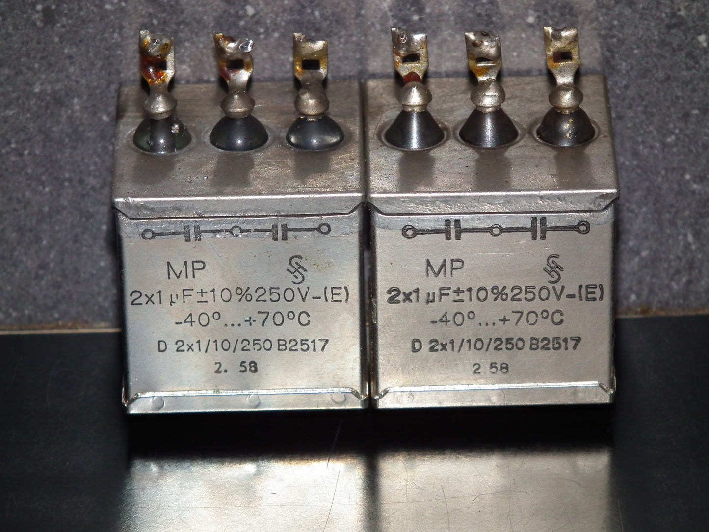 Siemens Klangfilm PIO capacitors 2x1uF/250V glass end seal two pcs (2)