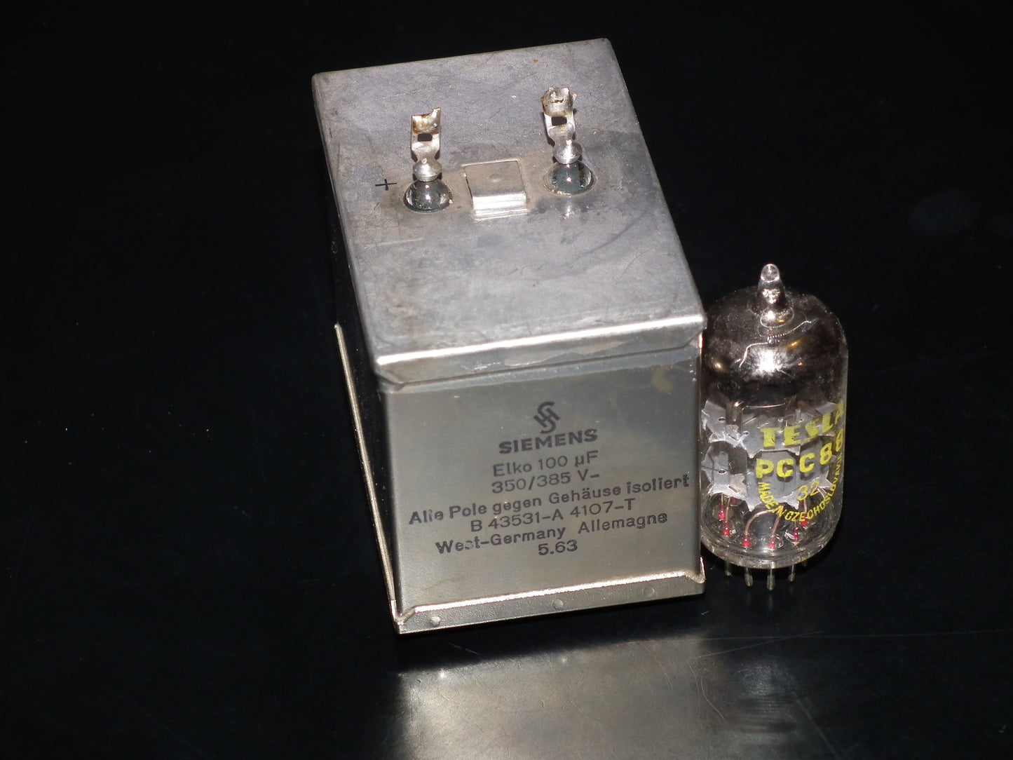 Siemens Klangfilm Electrolytic capacitor 100uF 385V Glass end seal 60s