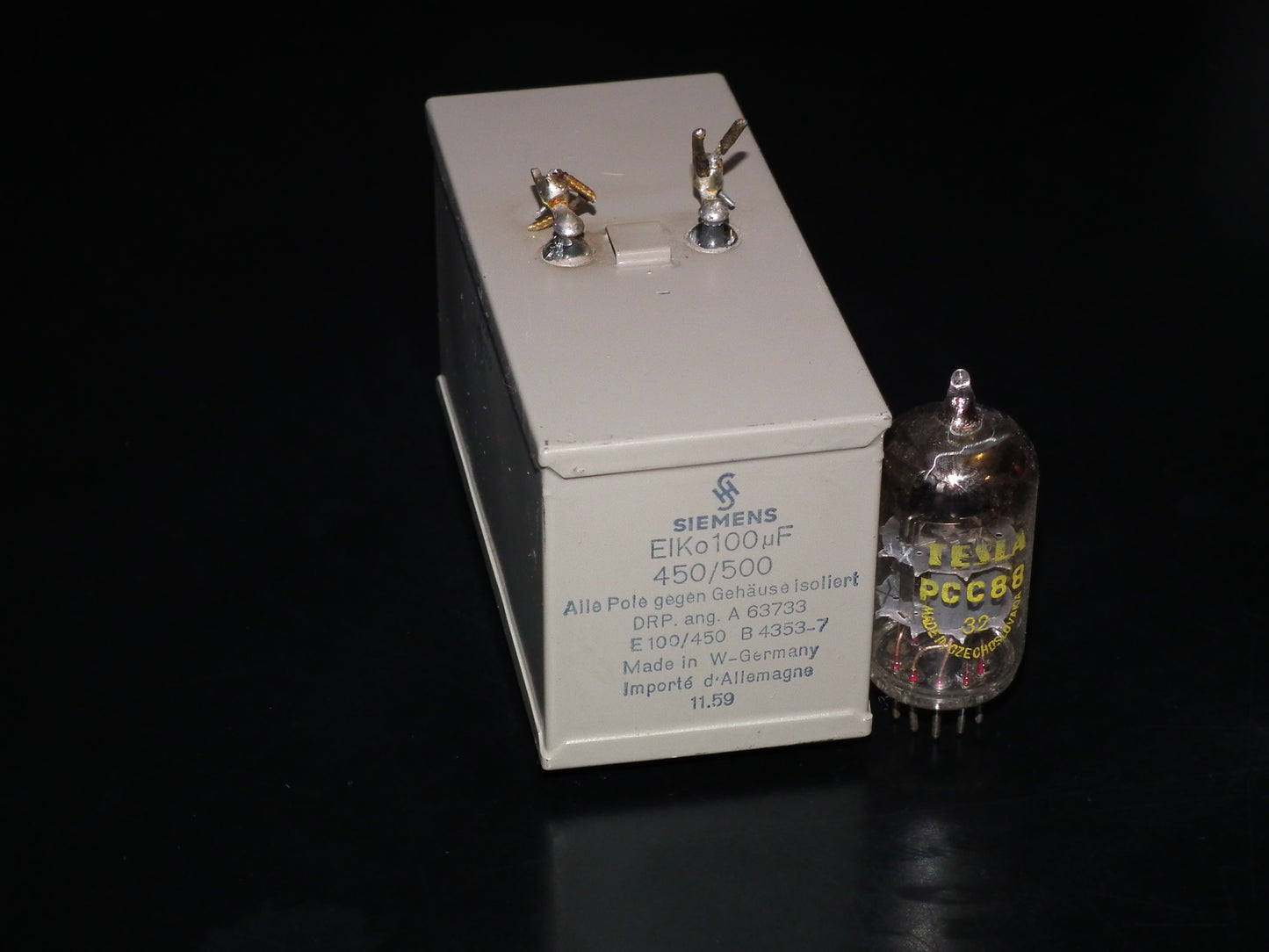Siemens Klangfilm Electrolytic capacitor 100uF 500V Glass end seal 50s