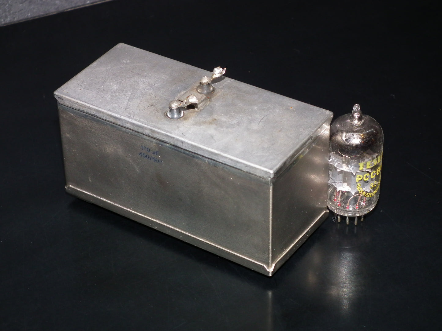 Siemens Klangfilm Electrolytic capacitor 100uF 500V Glass end seal 60s