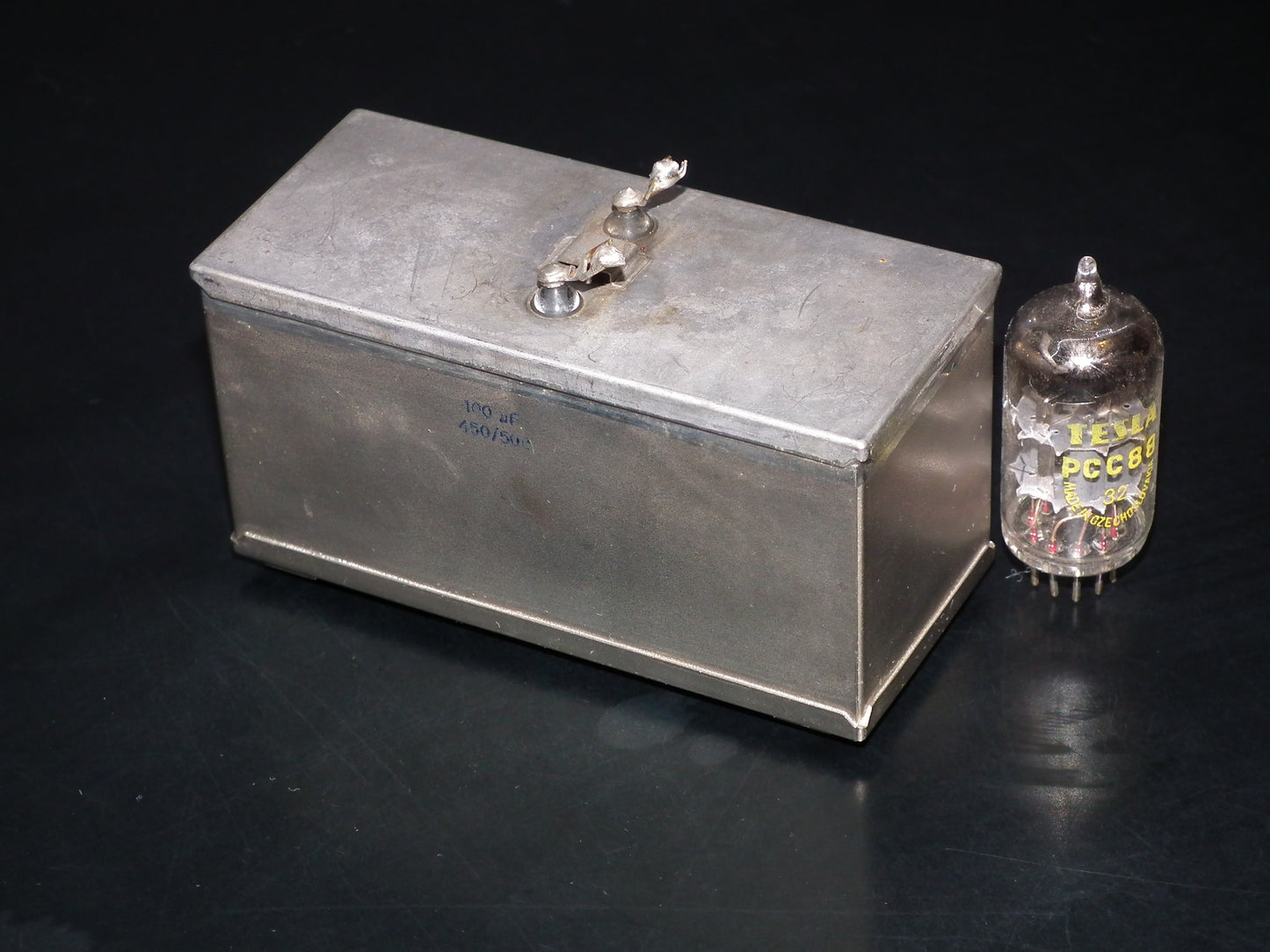 Siemens Klangfilm Electrolytic capacitor 100uF 500V Glass end seal 60s