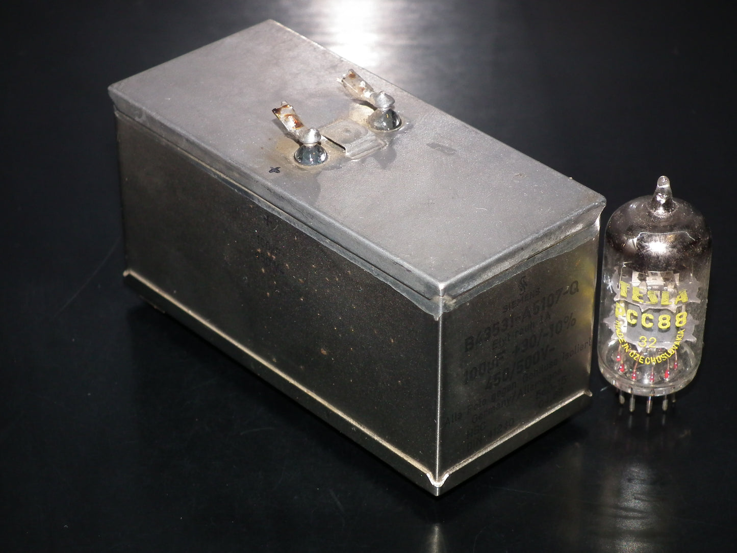Siemens Klangfilm Electrolytic capacitor 100uF 500V Glass end seal