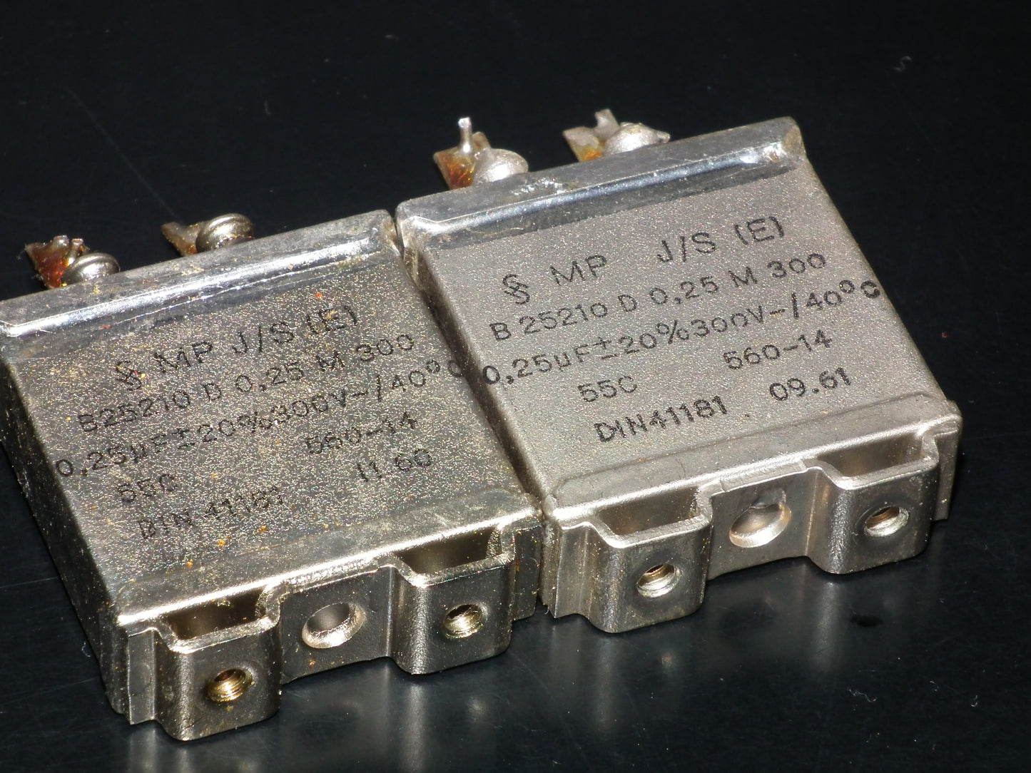 Two vintage Siemens PIO capacitors 0.25uF 300V Klangfilm - West Germany tube audio 250nF