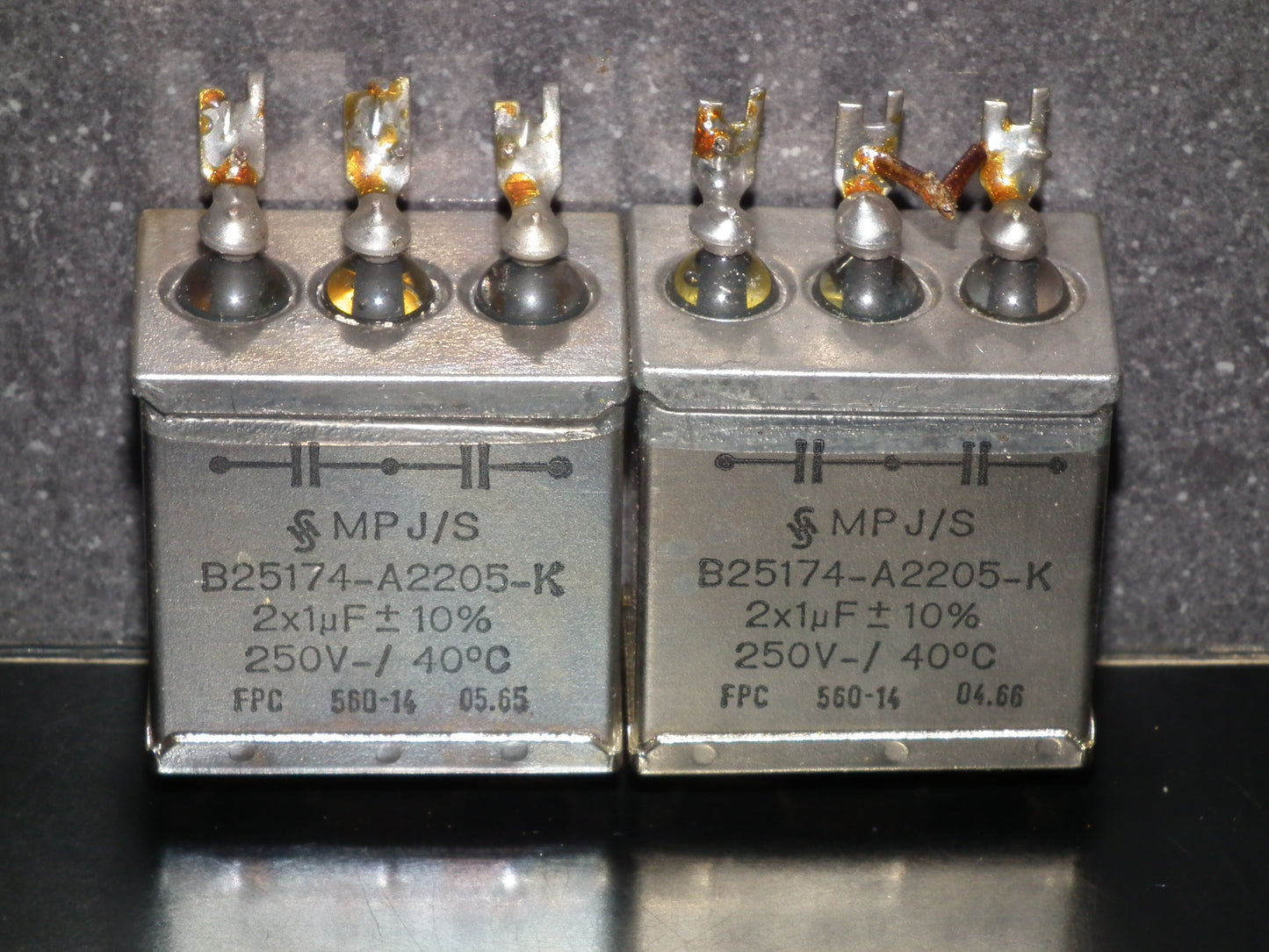 Siemens Klangfilm PIO capacitors 2x1uF/250V glass end seal two pcs 60s