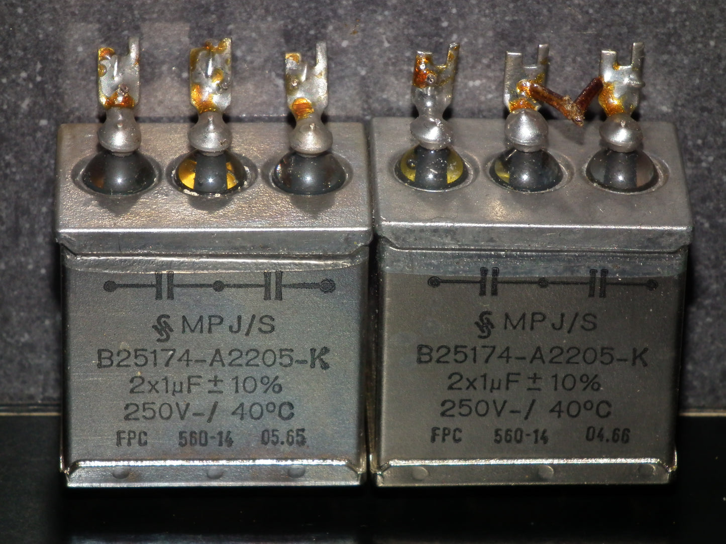 Siemens Klangfilm PIO capacitors 2x1uF/250V glass end seal two pcs 60s