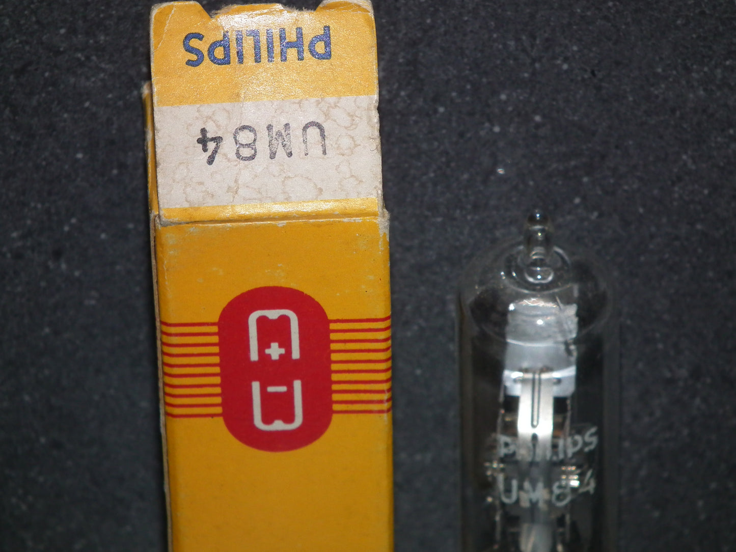 UM84 Philips Tuning Magic Eye Indicator Tube NOS NIB