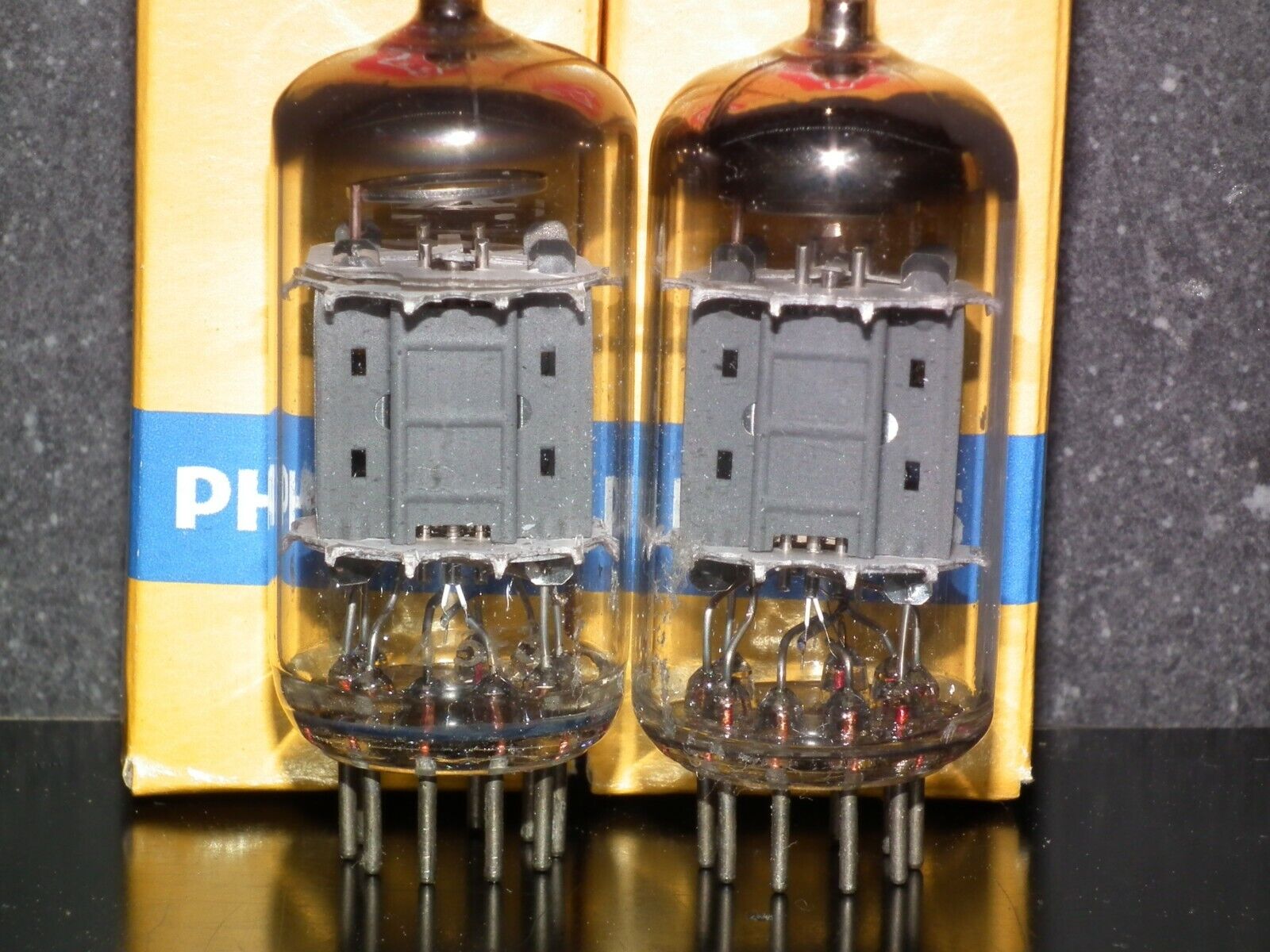12AU7/ ECC82 PHILIPS Label vacuum tube valve röhre, TESTED 12AU7/ ECC82 PHILIPS Label vacuum tube valve röhre, TESTED