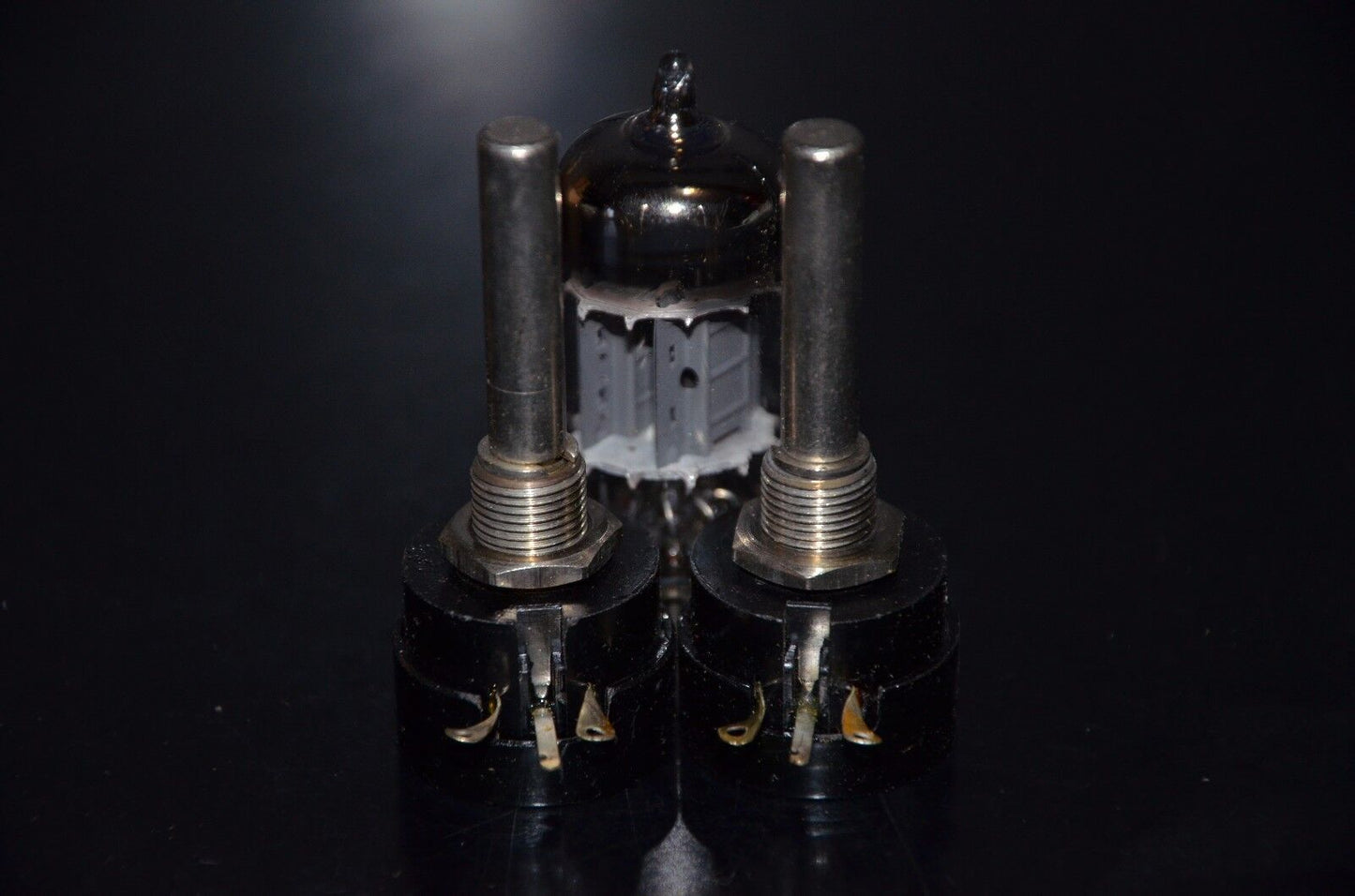 Two (2) NOS Colvern vintage wire wound potentiometers 100 Ohm 1W CLR.1106/22