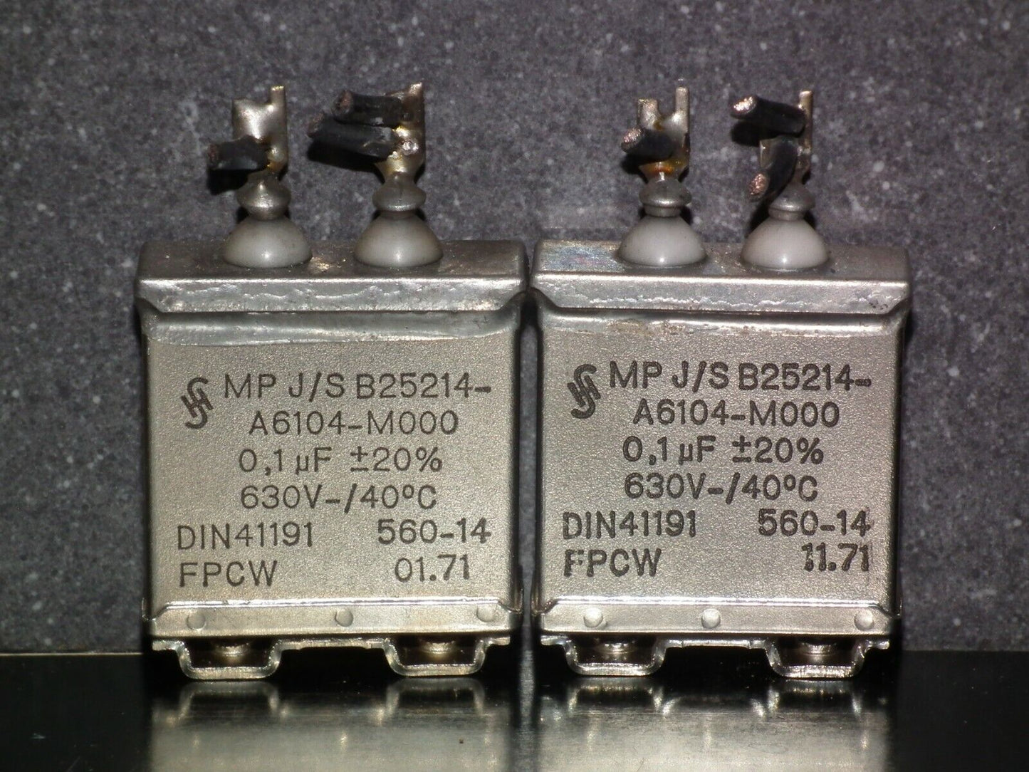 Two vintage Siemens PIO capacitors 0.1 uF / 630V Klangfilm tube audio 1971