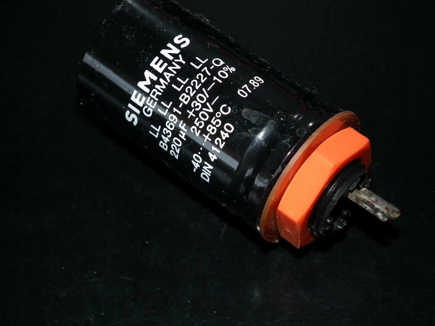 Vintage electrolytic capacitor 220uF 250V Siemens West Germany 1989 Long Life