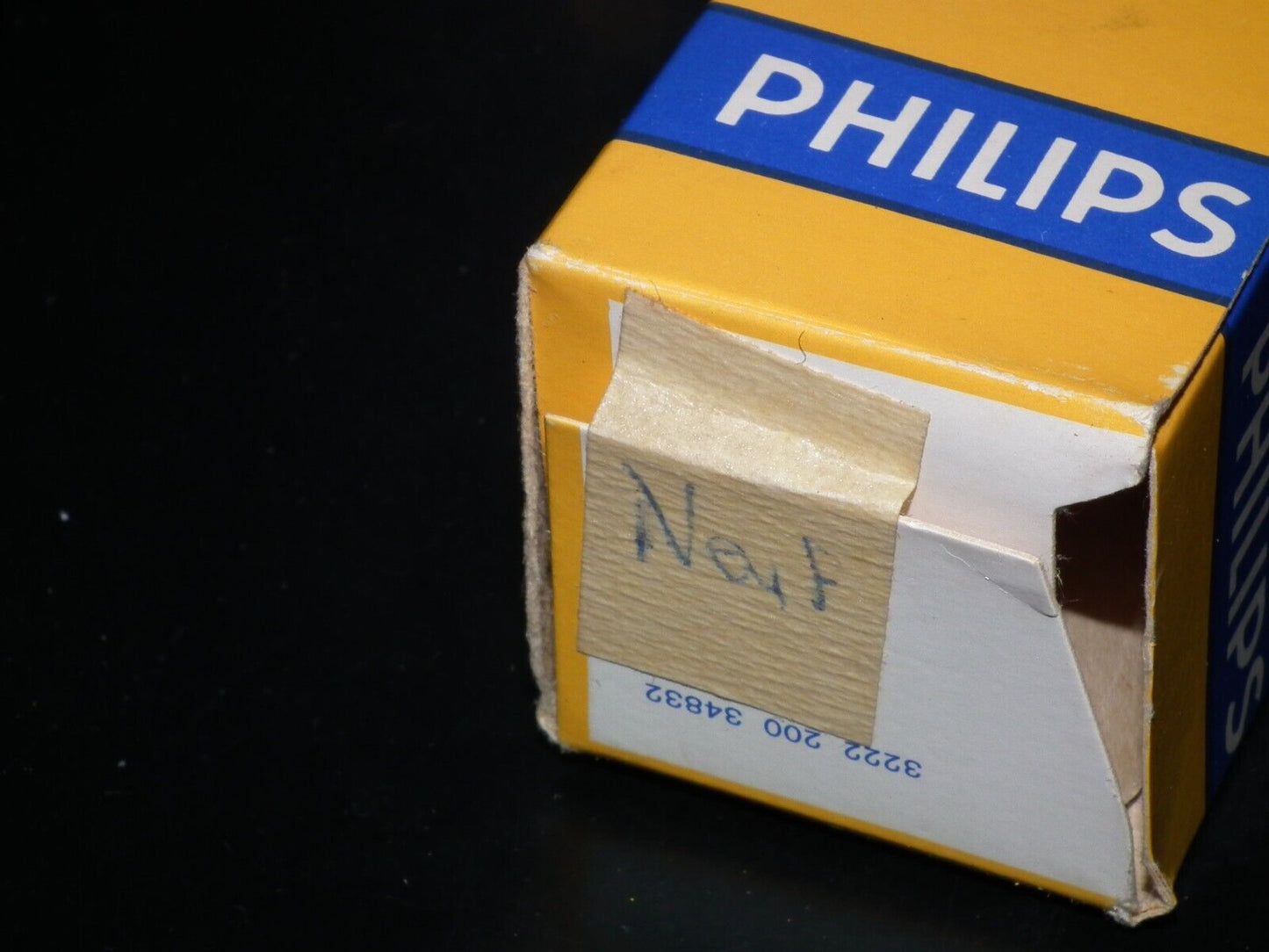 One (1 pcs) Philips EM4 tuning eye tube old type Worn out box
