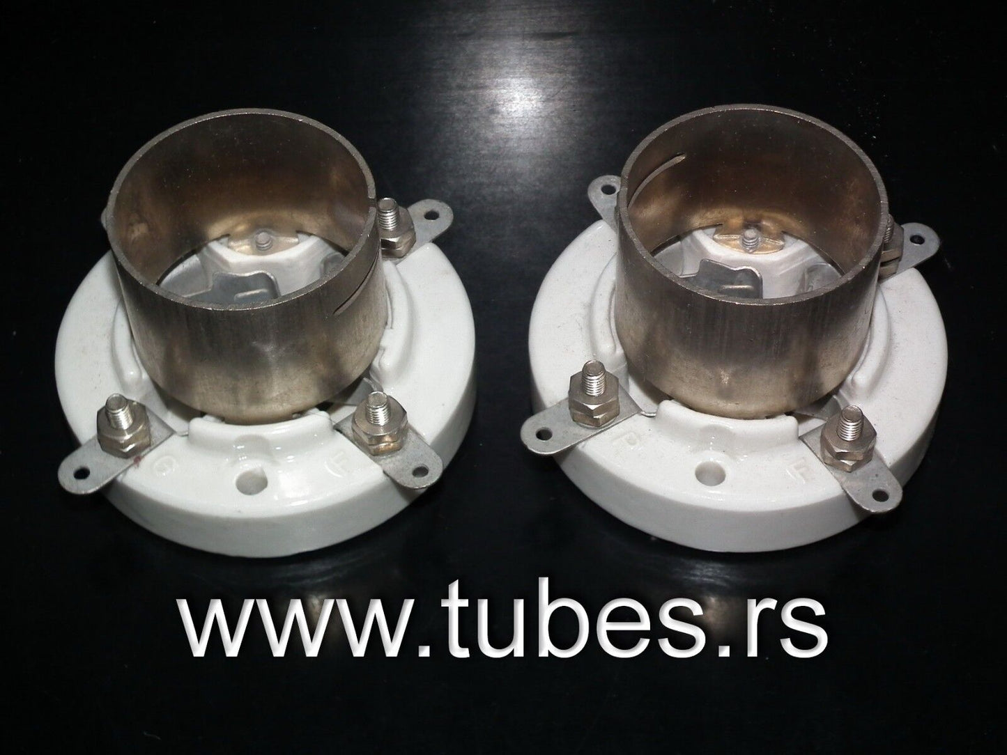 One VINTAGE 4 pin Jumbo Ceramic Socket