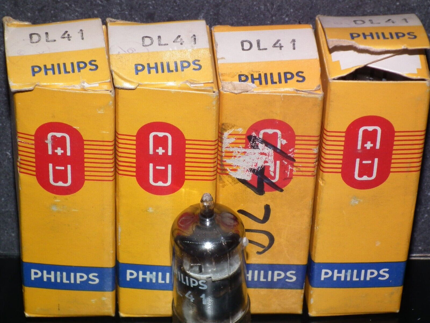 One (1 pcs) Philips DL41 Battery Output Pentode NOS NIB