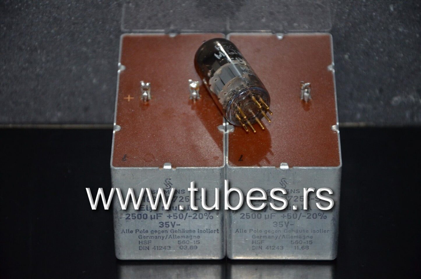 Two vintage Siemens electrolytic capacitors 2500uF / 35V Klangfilm, Germany