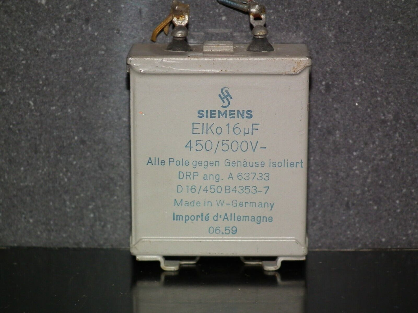 One vintage Siemens electrolytic capacitor 16uF / 500V Klangfilm glass end seal