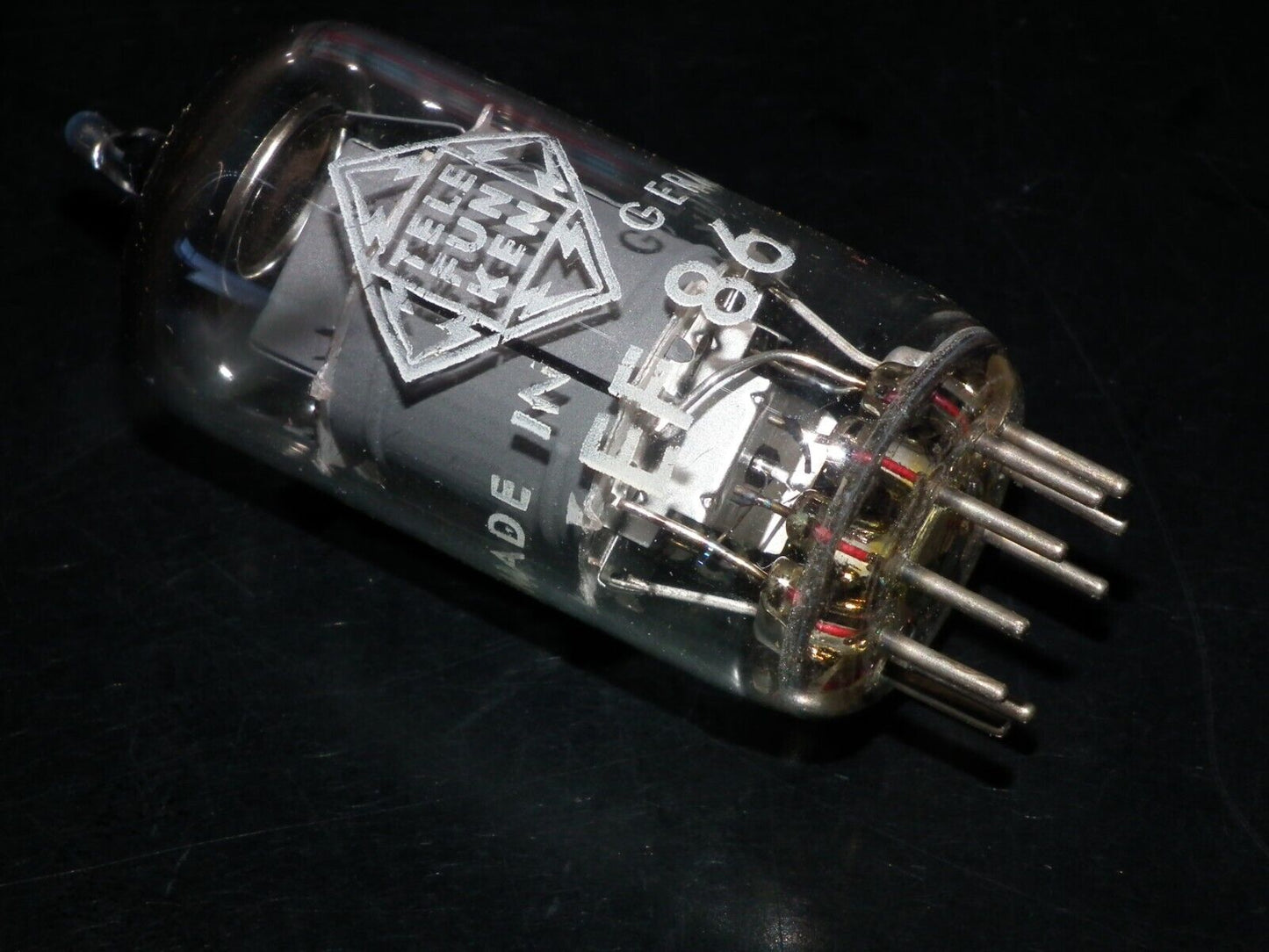 One (1 pcs) EF86 Telefunken 6267 NOS NIB Tested 100% Low Noise No Microphonics