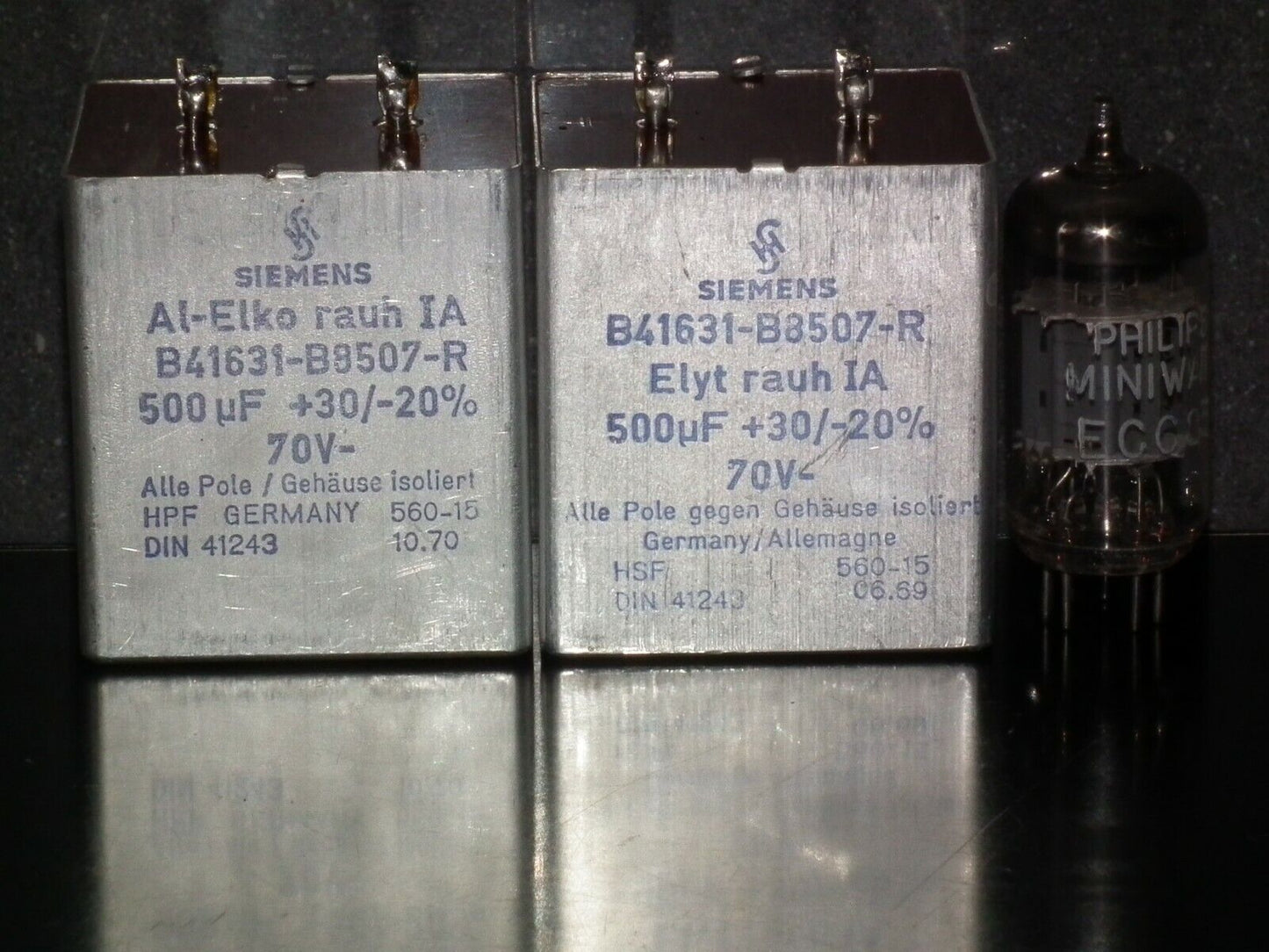 Two vintage Siemens electrolytic capacitors 500uF 70V Klangfilm, Germany 60s