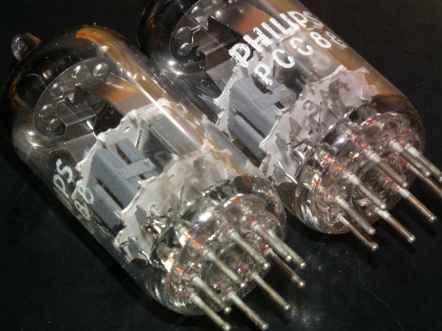 One (1 tube) PCC88 Philips 7DJ8 Platinum Heerlen Holland Dimpled Disc early 70s