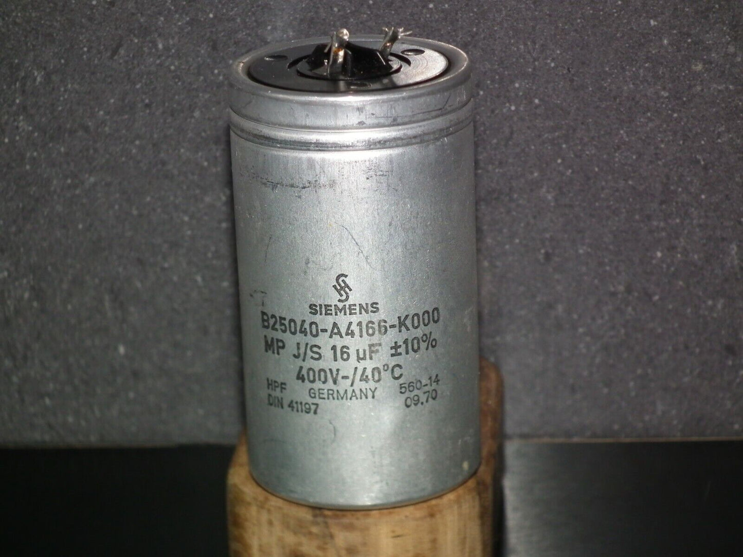 One vintage Siemens PIO capacitor 16u 400V Klangfilm Made in West Germany 1970
